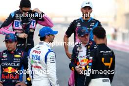 (L to R): Daniel Ricciardo (AUS) RB with Max Verstappen (NLD) Red Bull Racing and Lando Norris (GBR) McLaren. 02.03.2024. Formula 1 World Championship, Rd 1, Bahrain Grand Prix, Sakhir, Bahrain, Race Day.