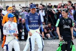 (L to R): Yuki Tsunoda (JPN) RB with Alexander Albon (THA) Williams Racing and Zhou Guanyu (CHN) Sauber. 02.03.2024. Formula 1 World Championship, Rd 1, Bahrain Grand Prix, Sakhir, Bahrain, Race Day.