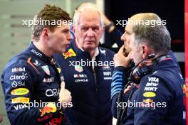 Max Verstappen (NLD) Red Bull Racing with Dr Helmut Marko (AUT) Red Bull Motorsport Consultant; Christian Horner (GBR) Red Bull Racing Team Principal and Gianpiero Lambiase (ITA) Red Bull Racing Engineer. 29.02.2024. Formula 1 World Championship, Rd 1, Bahrain Grand Prix, Sakhir, Bahrain, Practice Day
