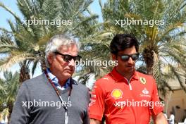(L to R): Carlos Sainz (ESP) with his son Carlos Sainz Jr (ESP) Ferrari. 29.02.2024. Formula 1 World Championship, Rd 1, Bahrain Grand Prix, Sakhir, Bahrain, Practice Day