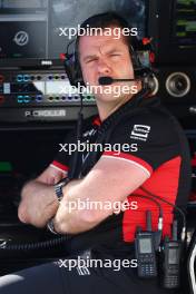 Peter Crolla (GBR) Haas F1 Team Team Manager. 29.02.2024. Formula 1 World Championship, Rd 1, Bahrain Grand Prix, Sakhir, Bahrain, Practice Day