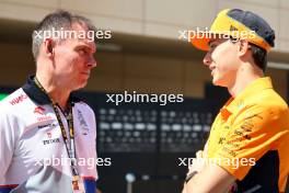 (L to R): Alan Permane (GBR) RB Sporting Director with Oscar Piastri (AUS) McLaren. 29.02.2024. Formula 1 World Championship, Rd 1, Bahrain Grand Prix, Sakhir, Bahrain, Practice Day