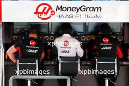 Haas F1 Team pit gantry. 29.02.2024. Formula 1 World Championship, Rd 1, Bahrain Grand Prix, Sakhir, Bahrain, Practice Day