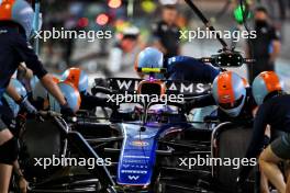 Logan Sargeant (USA) Williams Racing FW46 practices a pit stop. 29.02.2024. Formula 1 World Championship, Rd 1, Bahrain Grand Prix, Sakhir, Bahrain, Practice Day