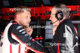 (L to R): Kevin Magnussen (DEN) Haas F1 Team with Mark Slade (GBR) Haas F1 Team Race Engineer. 29.02.2024. Formula 1 World Championship, Rd 1, Bahrain Grand Prix, Sakhir, Bahrain, Practice Day