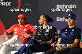 (L to R): Carlos Sainz Jr (ESP) Ferrari; Lewis Hamilton (GBR) Mercedes AMG F1; and Alexander Albon (THA) Williams Racing in the FIA Press Conference. 28.02.2024. Formula 1 World Championship, Rd 1, Bahrain Grand Prix, Sakhir, Bahrain, Preparation Day.
