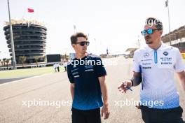 Logan Sargeant (USA) Williams Racing walks the circuit with Gaetan Jego, Williams Racing Race Engineer. 28.02.2024. Formula 1 World Championship, Rd 1, Bahrain Grand Prix, Sakhir, Bahrain, Preparation Day.