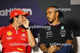 (L to R): Carlos Sainz Jr (ESP) Ferrari and Lewis Hamilton (GBR) Mercedes AMG F1 in the FIA Press Conference. 28.02.2024. Formula 1 World Championship, Rd 1, Bahrain Grand Prix, Sakhir, Bahrain, Preparation Day.