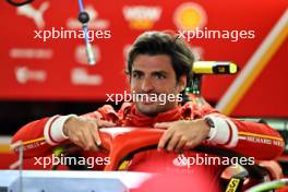 Carlos Sainz Jr (ESP) Ferrari SF-24. 28.02.2024. Formula 1 World Championship, Rd 1, Bahrain Grand Prix, Sakhir, Bahrain, Preparation Day.