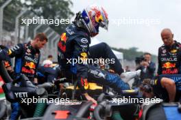 Max Verstappen (NLD) Red Bull Racing RB20 on the grid. 03.11.2024. Formula 1 World Championship, Rd 21, Brazilian Grand Prix, Sao Paulo, Brazil, Race Day.