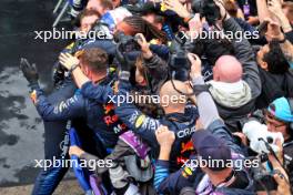 Race winner Max Verstappen (NLD) Red Bull Racing celebrates with the team in parc ferme. 03.11.2024. Formula 1 World Championship, Rd 21, Brazilian Grand Prix, Sao Paulo, Brazil, Race Day.