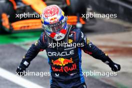 Rwe Max Verstappen (NLD) Red Bull Racing celebrates in parc ferme. 03.11.2024. Formula 1 World Championship, Rd 21, Brazilian Grand Prix, Sao Paulo, Brazil, Race Day.