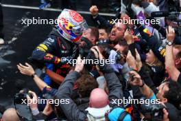 Race winner Max Verstappen (NLD) Red Bull Racing celebrates in parc ferme with the team. 03.11.2024. Formula 1 World Championship, Rd 21, Brazilian Grand Prix, Sao Paulo, Brazil, Race Day.