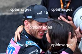 Pierre Gasly (FRA) Alpine F1 Team celebrates his third position with girlfriend Kika Cerqueira Gomes (POR) in parc ferme. 03.11.2024. Formula 1 World Championship, Rd 21, Brazilian Grand Prix, Sao Paulo, Brazil, Race Day.