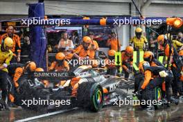 Oscar Piastri (AUS) McLaren MCL38 makes a pit stop. 03.11.2024. Formula 1 World Championship, Rd 21, Brazilian Grand Prix, Sao Paulo, Brazil, Race Day.