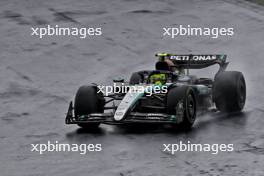 Lewis Hamilton (GBR) Mercedes AMG F1 W15 runs wide. 03.11.2024. Formula 1 World Championship, Rd 21, Brazilian Grand Prix, Sao Paulo, Brazil, Race Day.