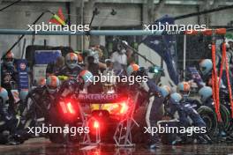 Franco Colapinto (ARG) Williams Racing FW46 makes a pit stop. 03.11.2024. Formula 1 World Championship, Rd 21, Brazilian Grand Prix, Sao Paulo, Brazil, Race Day.