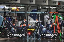 Franco Colapinto (ARG) Williams Racing FW46 makes a pit stop. 03.11.2024. Formula 1 World Championship, Rd 21, Brazilian Grand Prix, Sao Paulo, Brazil, Race Day.