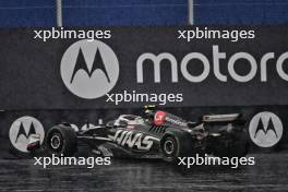 Nico Hulkenberg (GER) Haas VF-24 spins at turn one. 03.11.2024. Formula 1 World Championship, Rd 21, Brazilian Grand Prix, Sao Paulo, Brazil, Race Day.