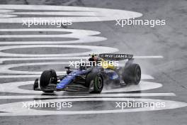 Franco Colapinto (ARG) Williams Racing FW46 runs wide. 03.11.2024. Formula 1 World Championship, Rd 21, Brazilian Grand Prix, Sao Paulo, Brazil, Race Day.