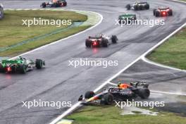 Sergio Perez (MEX) Red Bull Racing RB20 spins at the start of the race. 03.11.2024. Formula 1 World Championship, Rd 21, Brazilian Grand Prix, Sao Paulo, Brazil, Race Day.