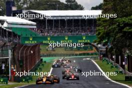 Oscar Piastri (AUS) McLaren MCL38 leads at the start of Sprint. 02.11.2024. Formula 1 World Championship, Rd 21, Brazilian Grand Prix, Sao Paulo, Brazil, Sprint and Qualifying Day.