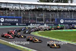 Oscar Piastri (AUS) McLaren MCL38 leads at the start of Sprint. 02.11.2024. Formula 1 World Championship, Rd 21, Brazilian Grand Prix, Sao Paulo, Brazil, Sprint and Qualifying Day.