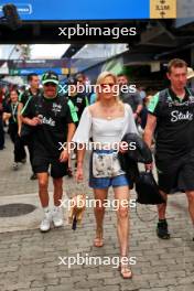 Tiffany Cromwell (AUS) Professional Cyclist with her boyfriend Valtteri Bottas (FIN) Sauber (Left). 02.11.2024. Formula 1 World Championship, Rd 21, Brazilian Grand Prix, Sao Paulo, Brazil, Sprint and Qualifying Day.