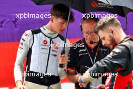 Oliver Bearman (GBR) Haas F1 Team Reserve Driver with Mark Slade (GBR) Haas F1 Team Race Engineer on the grid. 02.11.2024. Formula 1 World Championship, Rd 21, Brazilian Grand Prix, Sao Paulo, Brazil, Sprint and Qualifying Day.