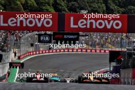 Oscar Piastri (AUS) McLaren MCL38 leads at the start of Sprint. 02.11.2024. Formula 1 World Championship, Rd 21, Brazilian Grand Prix, Sao Paulo, Brazil, Sprint and Qualifying Day.