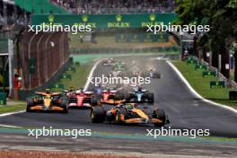 Oscar Piastri (AUS) McLaren MCL38 leads at the start of Sprint. 02.11.2024. Formula 1 World Championship, Rd 21, Brazilian Grand Prix, Sao Paulo, Brazil, Sprint and Qualifying Day.