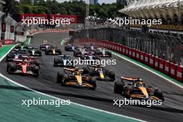 Oscar Piastri (AUS) McLaren MCL38 leads at the start of Sprint. 02.11.2024. Formula 1 World Championship, Rd 21, Brazilian Grand Prix, Sao Paulo, Brazil, Sprint and Qualifying Day.