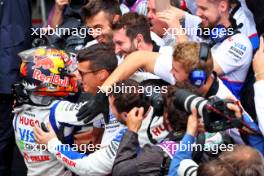 Yuki Tsunoda (JPN) RB celebrates his third position in qualifying parc ferme with the team. 03.11.2024. Formula 1 World Championship, Rd 21, Brazilian Grand Prix, Sao Paulo, Brazil, Race Day.