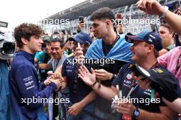 Franco Colapinto (ARG) Williams Racing with fans. 03.11.2024. Formula 1 World Championship, Rd 21, Brazilian Grand Prix, Sao Paulo, Brazil, Race Day.