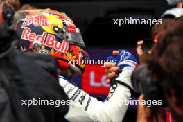 Yuki Tsunoda (JPN) RB celebrates his third position in qualifying parc ferme. 03.11.2024. Formula 1 World Championship, Rd 21, Brazilian Grand Prix, Sao Paulo, Brazil, Race Day.