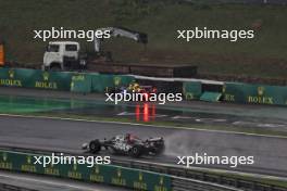 Oliver Bearman (GBR) Haas VF-24 Reserve Driver passes Franco Colapinto (ARG) Williams Racing FW46, who crashed in qualifying. 03.11.2024. Formula 1 World Championship, Rd 21, Brazilian Grand Prix, Sao Paulo, Brazil, Race Day.