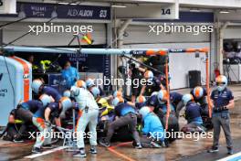 Alexander Albon (THA) Williams Racing FW46 makes a pit stop. 03.11.2024. Formula 1 World Championship, Rd 21, Brazilian Grand Prix, Sao Paulo, Brazil, Race Day.