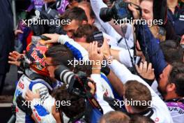 Yuki Tsunoda (JPN) RB celebrates his third position in qualifying parc ferme. 03.11.2024. Formula 1 World Championship, Rd 21, Brazilian Grand Prix, Sao Paulo, Brazil, Race Day.