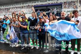 Circuit atmosphere - Franco Colapinto (ARG) Williams Racing fans in the pits. 03.11.2024. Formula 1 World Championship, Rd 21, Brazilian Grand Prix, Sao Paulo, Brazil, Race Day.