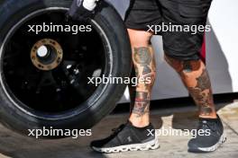 A mechanic with tattoos on their legs. 31.10.2024. Formula 1 World Championship, Rd 21, Brazilian Grand Prix, Sao Paulo, Brazil, Preparation Day.