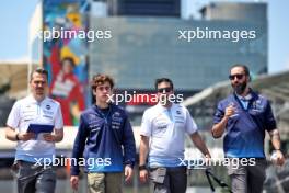 Franco Colapinto (ARG) Williams Racing walks the circuit with the team. 31.10.2024. Formula 1 World Championship, Rd 21, Brazilian Grand Prix, Sao Paulo, Brazil, Preparation Day.