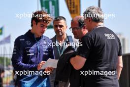 Franco Colapinto (ARG) Williams Racing with fans. 31.10.2024. Formula 1 World Championship, Rd 21, Brazilian Grand Prix, Sao Paulo, Brazil, Preparation Day.