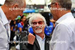 Bernie Ecclestone (GBR) with Stefano Domenicali (ITA) Formula One President and CEO (Right). 31.10.2024. Formula 1 World Championship, Rd 21, Brazilian Grand Prix, Sao Paulo, Brazil, Preparation Day.