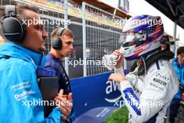 (L to R): Gaetan Jego, Williams Racing Race Engineer with Logan Sargeant (USA) Williams Racing on the grid. 09.06.2024. Formula 1 World Championship, Rd 9, Canadian Grand Prix, Montreal, Canada, Race Day.