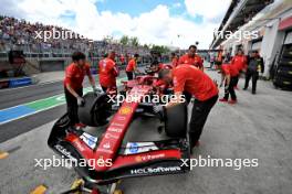 Carlos Sainz Jr (ESP) Ferrari SF-24 in the pits. 08.06.2024. Formula 1 World Championship, Rd 9, Canadian Grand Prix, Montreal, Canada, Qualifying Day.