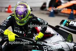 Lewis Hamilton (GBR) Mercedes AMG F1 W15 in Sprint qualifying parc ferme. 19.04.2024. Formula 1 World Championship, Rd 5, Chinese Grand Prix, Shanghai, China, Sprint Qualifying Day.