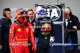 Carlos Sainz Jr (ESP) Ferrari ands Max Verstappen (NLD) Red Bull Racing in Sprint qualifying parc ferme. 19.04.2024. Formula 1 World Championship, Rd 5, Chinese Grand Prix, Shanghai, China, Sprint Qualifying Day.