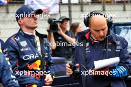 Max Verstappen (NLD) Red Bull Racing with Gianpiero Lambiase (ITA) Red Bull Racing Engineer on the grid. 21.04.2024. Formula 1 World Championship, Rd 5, Chinese Grand Prix, Shanghai, China, Race Day.