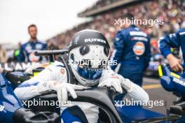 Alexander Albon (THA) Williams Racing FW46 on the grid. 21.04.2024. Formula 1 World Championship, Rd 5, Chinese Grand Prix, Shanghai, China, Race Day.
