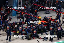Sergio Perez (MEX) Red Bull Racing RB20 makes a pit stop. 21.04.2024. Formula 1 World Championship, Rd 5, Chinese Grand Prix, Shanghai, China, Race Day.